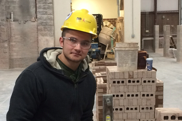 Programas para aprendices de albañilería